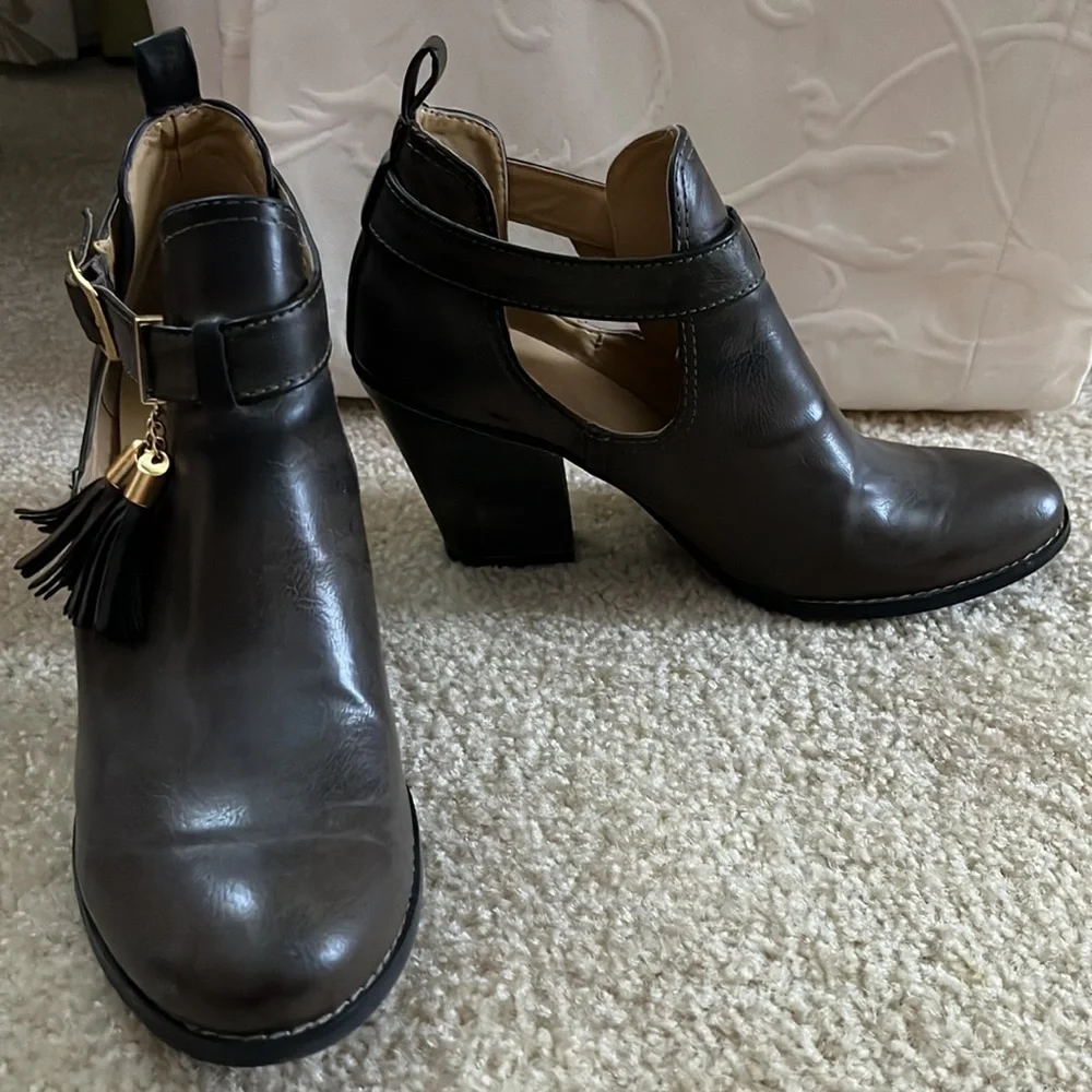 MIA Women’s Booties - Picture 4 of 4